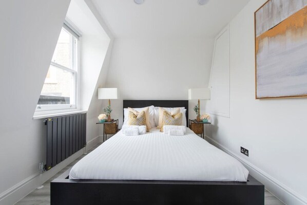 2 Schlafzimmer, Schreibtisch, Bügeleisen/Bügelbrett, WLAN
