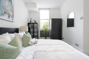 2 bedrooms, desk, iron/ironing board, WiFi