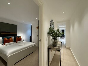 2 makuuhuonetta, työpöytä, silitysrauta/-lauta, Wi-Fi