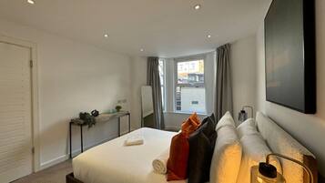 2 sovrum, skrivbord, strykjärn/strykbräda och wi-fi