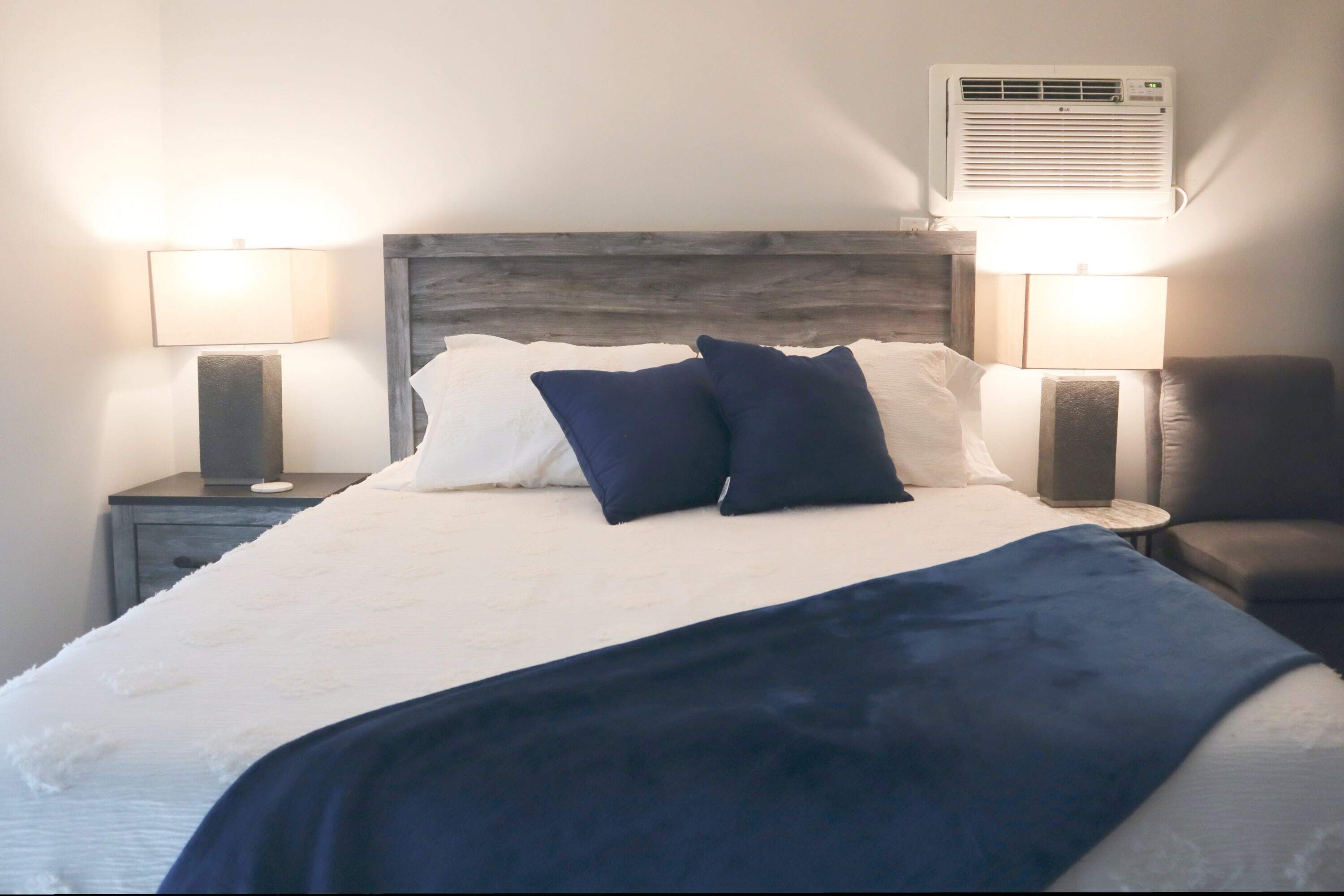 Charming Remodeled Studio Retreat w Front Garden