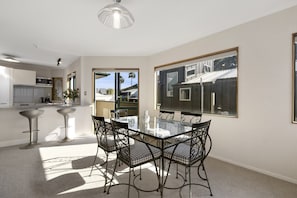Dining - Heart of Mt Maunganui (Mount Maunganui)