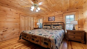 2 bedrooms, desk, WiFi, bed sheets - Elk Ridge Inn - Cozy 2 BR, 2BA Log Home (Maggie Valley)