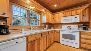 冰箱、微波炉、烤箱、炉灶