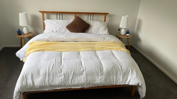 1 غرفة نوم ومكواة/لوح كي وواي فاي وملاءات أسرّة