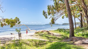 Beach nearby - Pacific Blue 244, 255 Sandy Point Rd - pool, aircon, linen and resort features (Corlette)