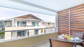 Outdoor dining - Pacific Blue 244, 255 Sandy Point Rd - pool, aircon, linen and resort features (Corlette)