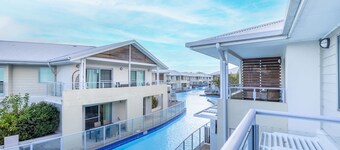 Pacific Blue 244, 255 Sandy Point Rd - pool, aircon, linen and resort features