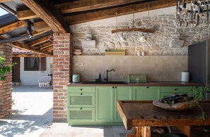 Geschirrspüler, Wasserkocher mit Kaffee-/Teezubehör, Hochstuhl