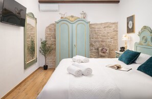 3 Schlafzimmer, kostenlose Babybetten, Bettwäsche