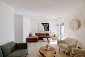 Fernseher, Stereoanlage, Arbeitsbereiche