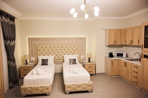 2 bedrooms, desk, WiFi, bed sheets