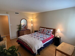 2 chambres, fer et planche à repasser, accès à Internet, literie fournie