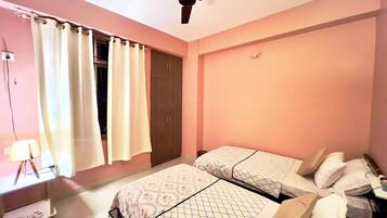 2 bedrooms, desk, iron/ironing board, WiFi