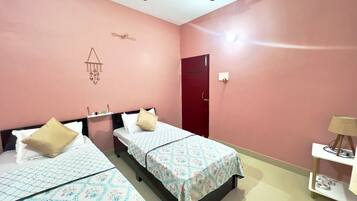 2 bedrooms, desk, iron/ironing board, WiFi