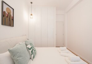 1 habitación, tabla de planchar con plancha, wifi gratis y ropa de cama 