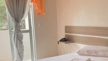Quarto solteiro, vista para o jardim | Wi-Fi de cortesia