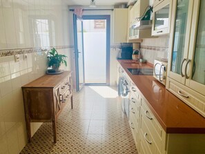 Fridge, microwave, oven, dishwasher - Casa Eva           . (Vejer de la Frontera)