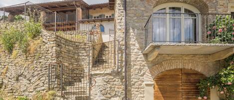 Appartement, vue cour intérieure | Balcon