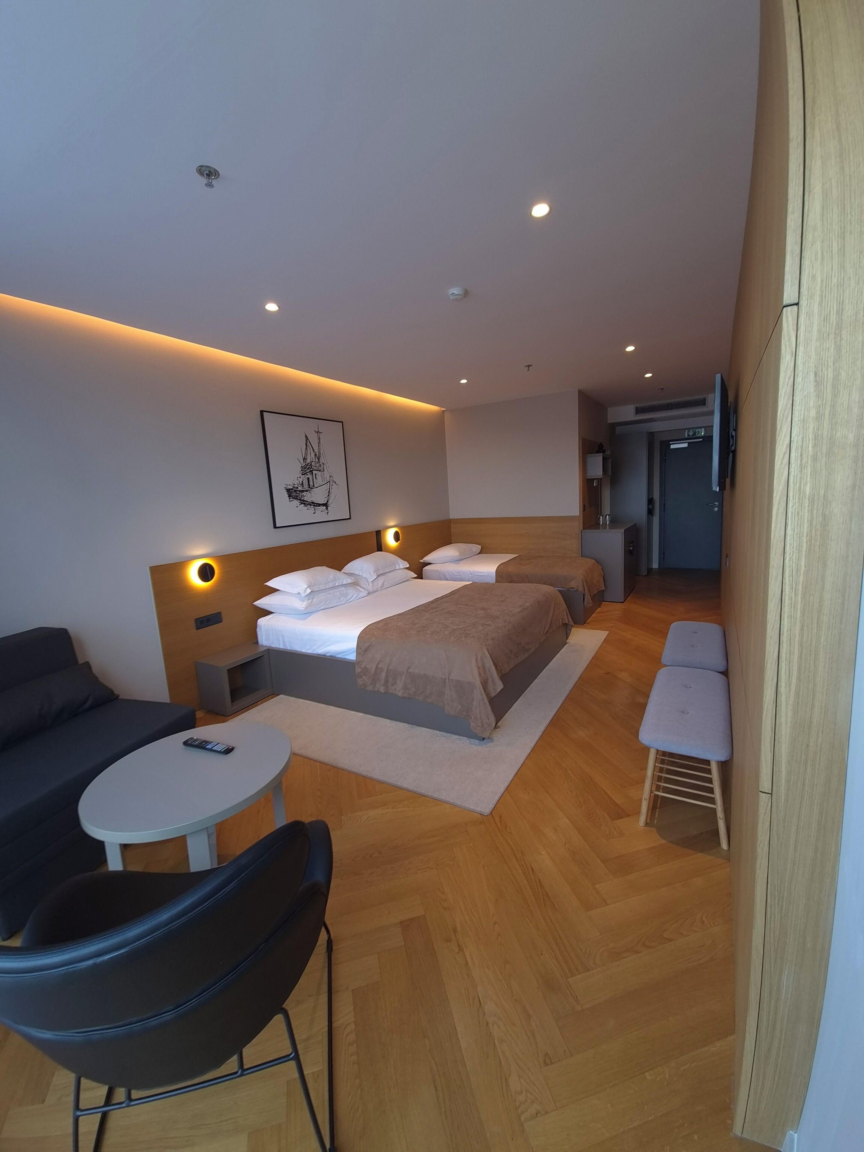 Habitación doble Deluxe | Minibar, escritorio, espacio para trabajar con laptop y insonorización 