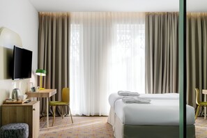 Phòng 2 giường đơn Superior, ban công | Bộ đồ giường kháng dị ứng, minibar, két bảo mật tại phòng, bàn