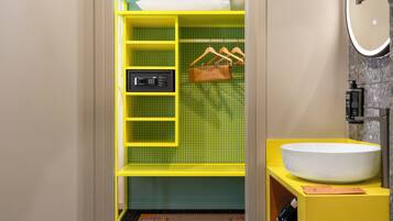 Hypo-allergenic bedding, minibar, in-room safe, desk