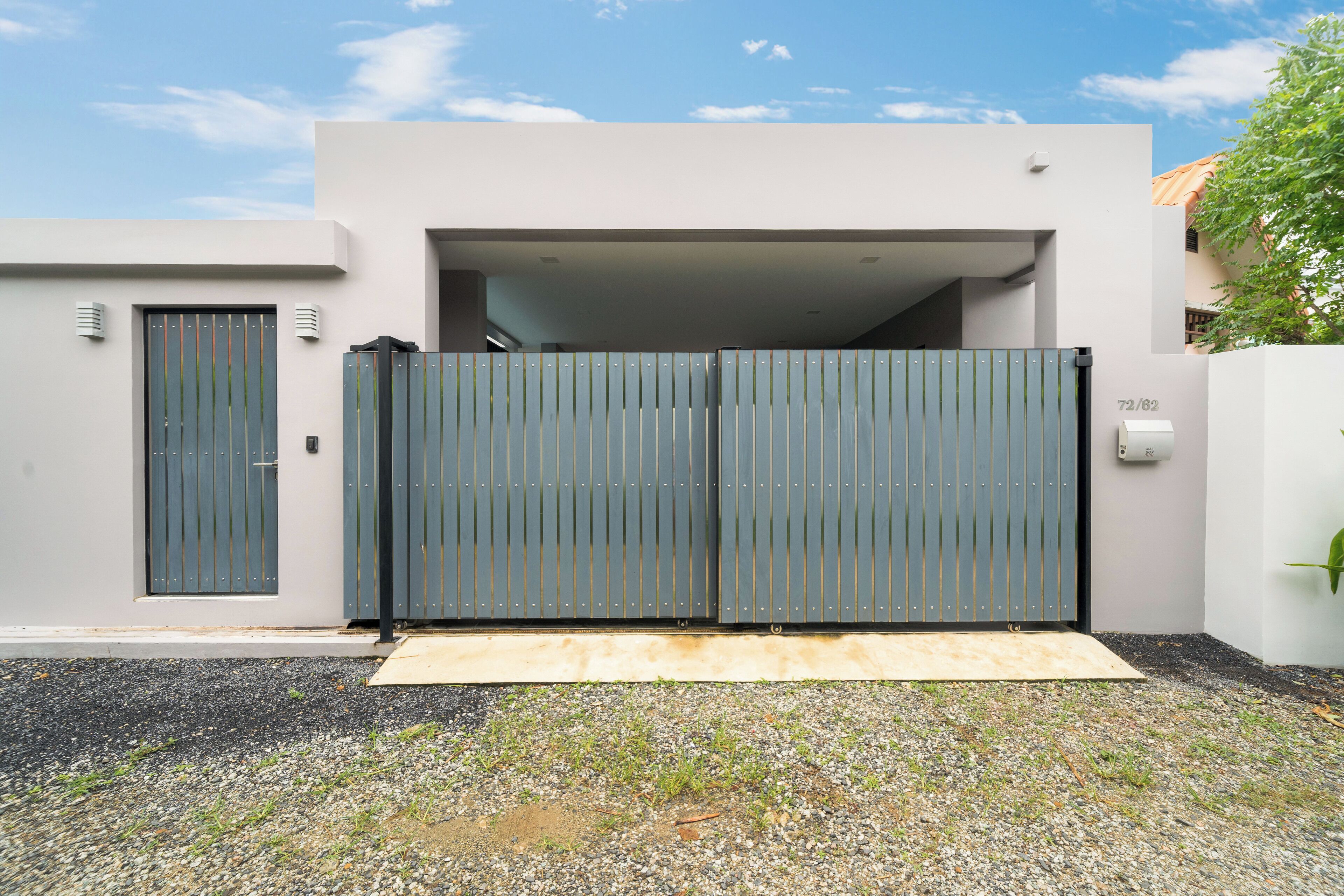 Entrada al alojamiento