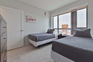 2 bedrooms, desk, iron/ironing board, WiFi