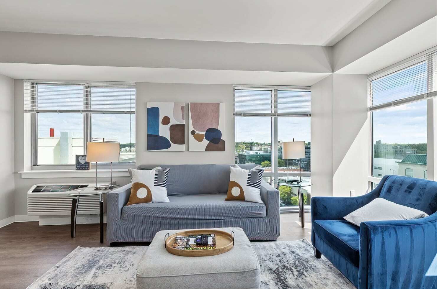 Luxury Apt Center of Downtown - SUM-1004