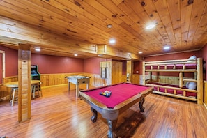 Games room - A Million Dollar View: Priceless Mountain Moments (Gatlinburg)
