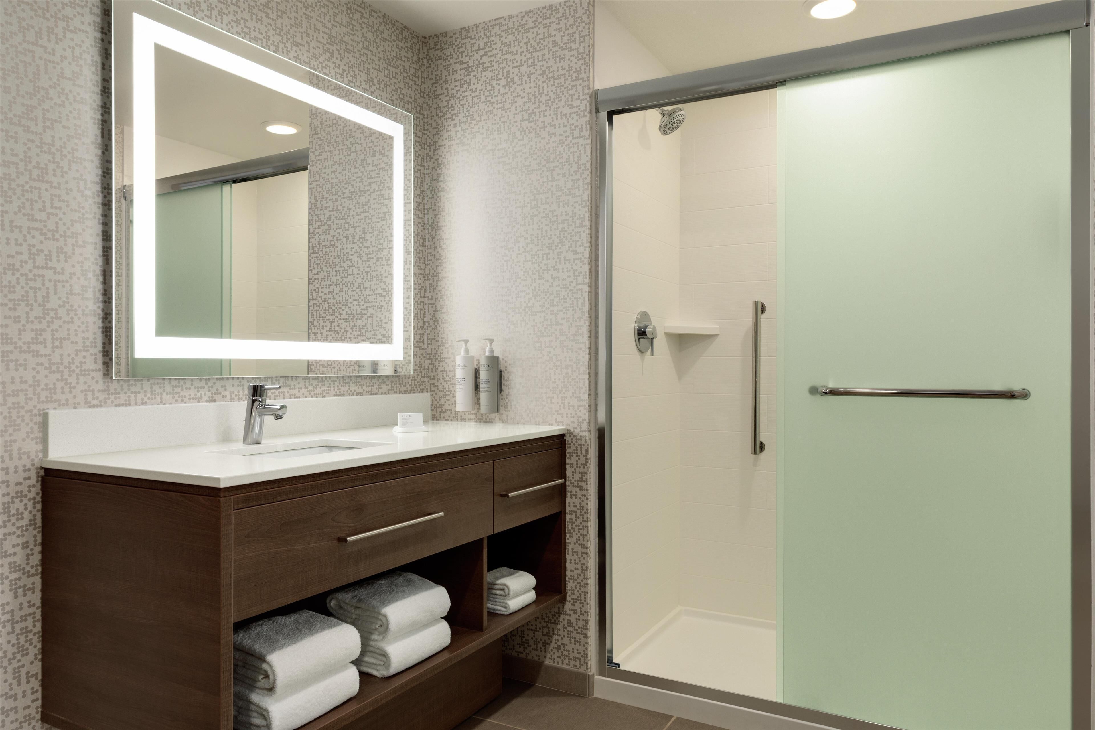 Phòng Suite, 1 phòng ngủ | Buồng tắm vòi sen
