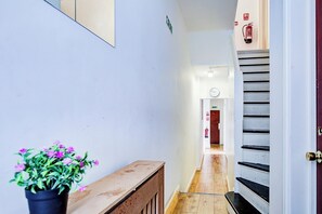 Studio | Interior - Single Ensuite in SW2 Close to Central London (London)