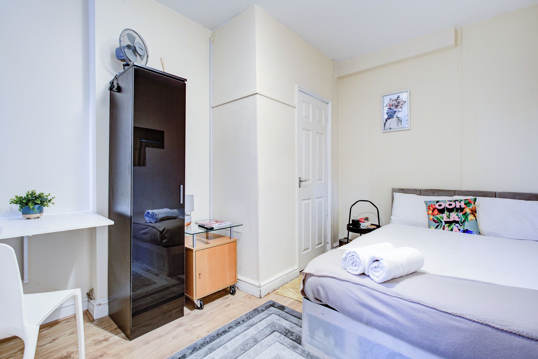 Iron/ironing board, free WiFi, bed sheets