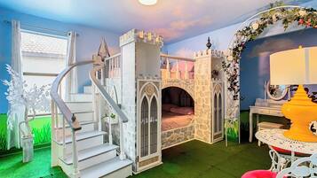 8 Schlafzimmer, Bügeleisen/Bügelbrett, Reisekinderbett, kostenloses WLAN