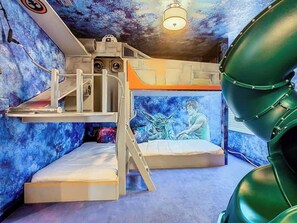 8 slaapkamers, een strijkplank/strijkijzer, reisbedje, gratis wifi