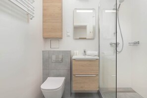 Shower, hair dryer, towels, shampoo