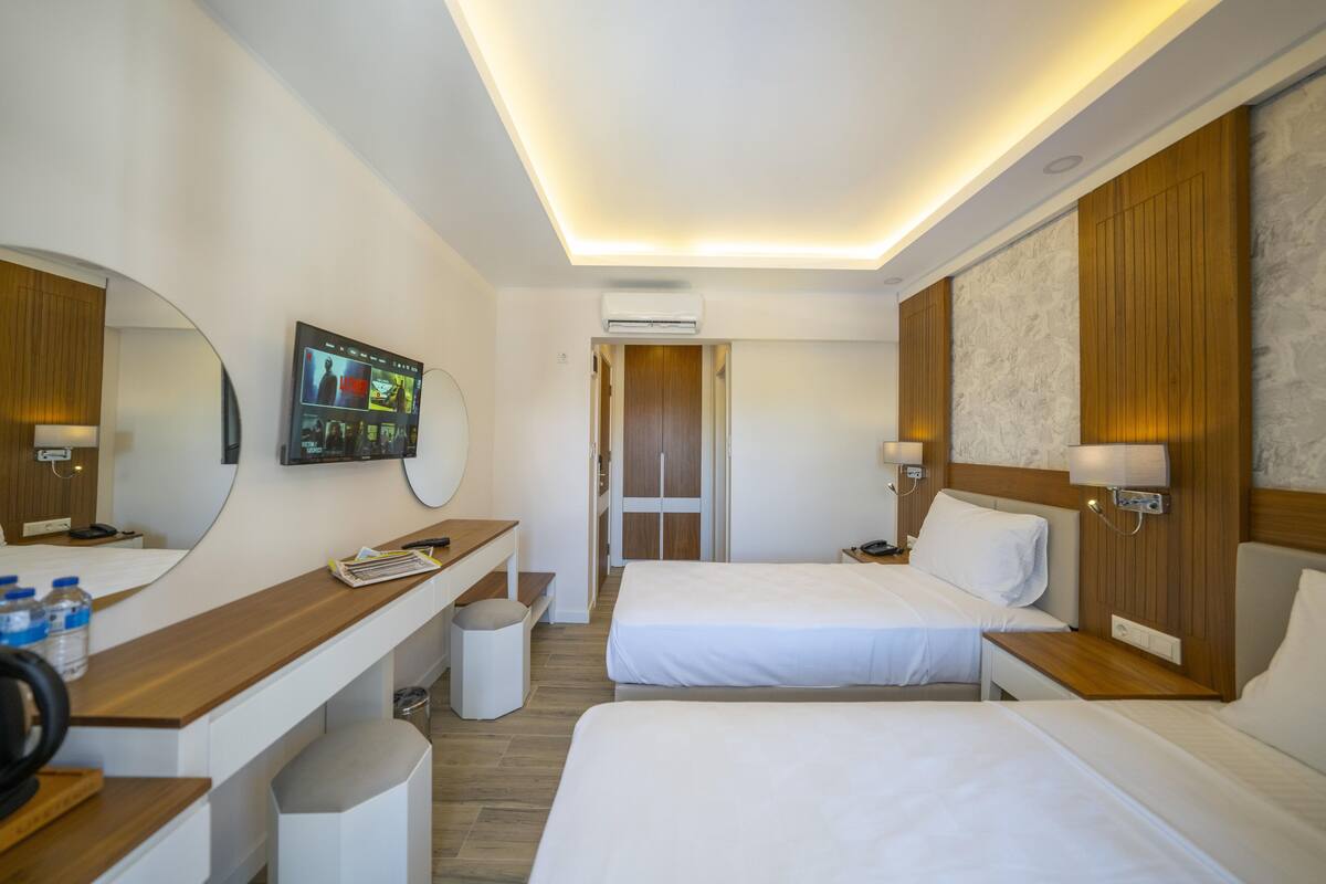 Minibar, két bảo mật tại phòng, bàn, phòng cách âm 