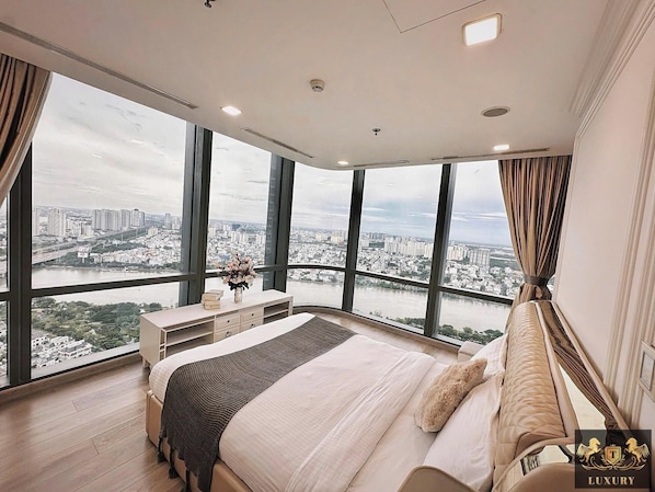 Signature Apartment, 4 Bedrooms, Balcony, City View