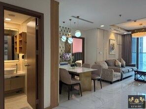 Presidential Apartment, 3 Bedrooms, Balcony, City View | Bathroom | Shower, hydromassage showerhead, free toiletries, hair dryer - Landmark 81 Residences Luxury (Ho Chi Minh City)