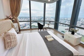 Apartamento Signature, 4 habitaciones, balcón, vistas a la ciudad | 1 dormitorio, ropa de cama de alta calidad, decoración individual