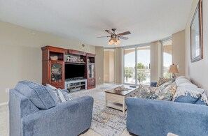 テレビ、DVD プレーヤー