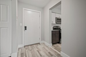 Fridge, microwave, oven, stovetop - 2BR Stay Close to Downtown (Rochester Hills)