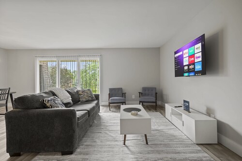 2BR Stay Close to Downtown