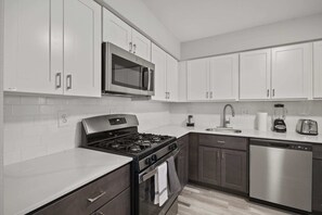 Fridge, microwave, oven, stovetop - 2BR Stay Close to Downtown (Rochester Hills)