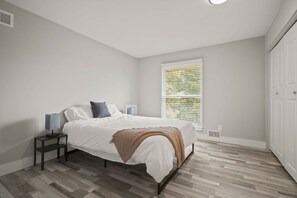 2 chambres, fer et planche à repasser, Wi-Fi, draps fournis