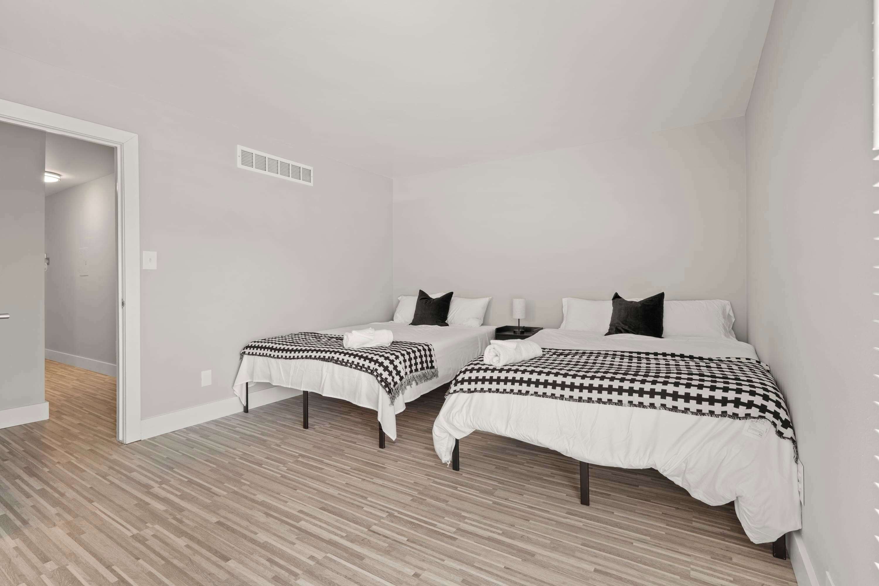 2 chambres, fer et planche à repasser, Wi-Fi, draps fournis