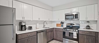 Bright & Airy Urban Unit  Walk to Everything!