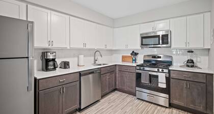 Bright & Airy Urban Unit Walk to Everything!