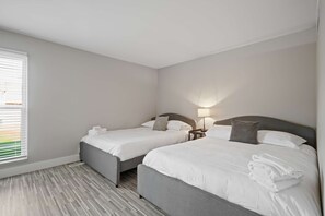 2 bedrooms, desk, iron/ironing board, WiFi - Bright & Airy Urban Unit  Walk to Everything! (Rochester Hills)