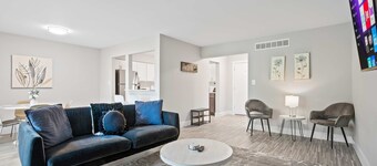 Bright & Airy Urban Unit  Walk to Everything!